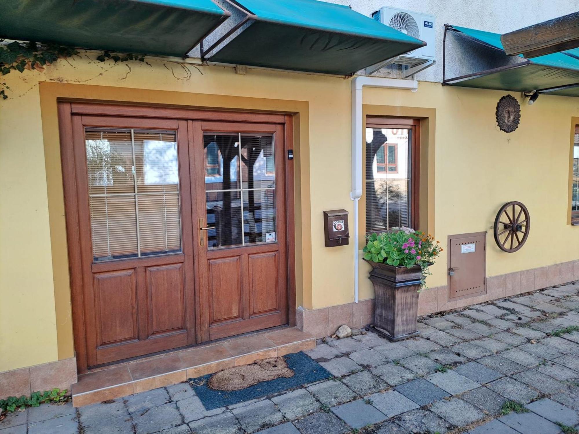 Apartman Romana Postorna Exteriör bild